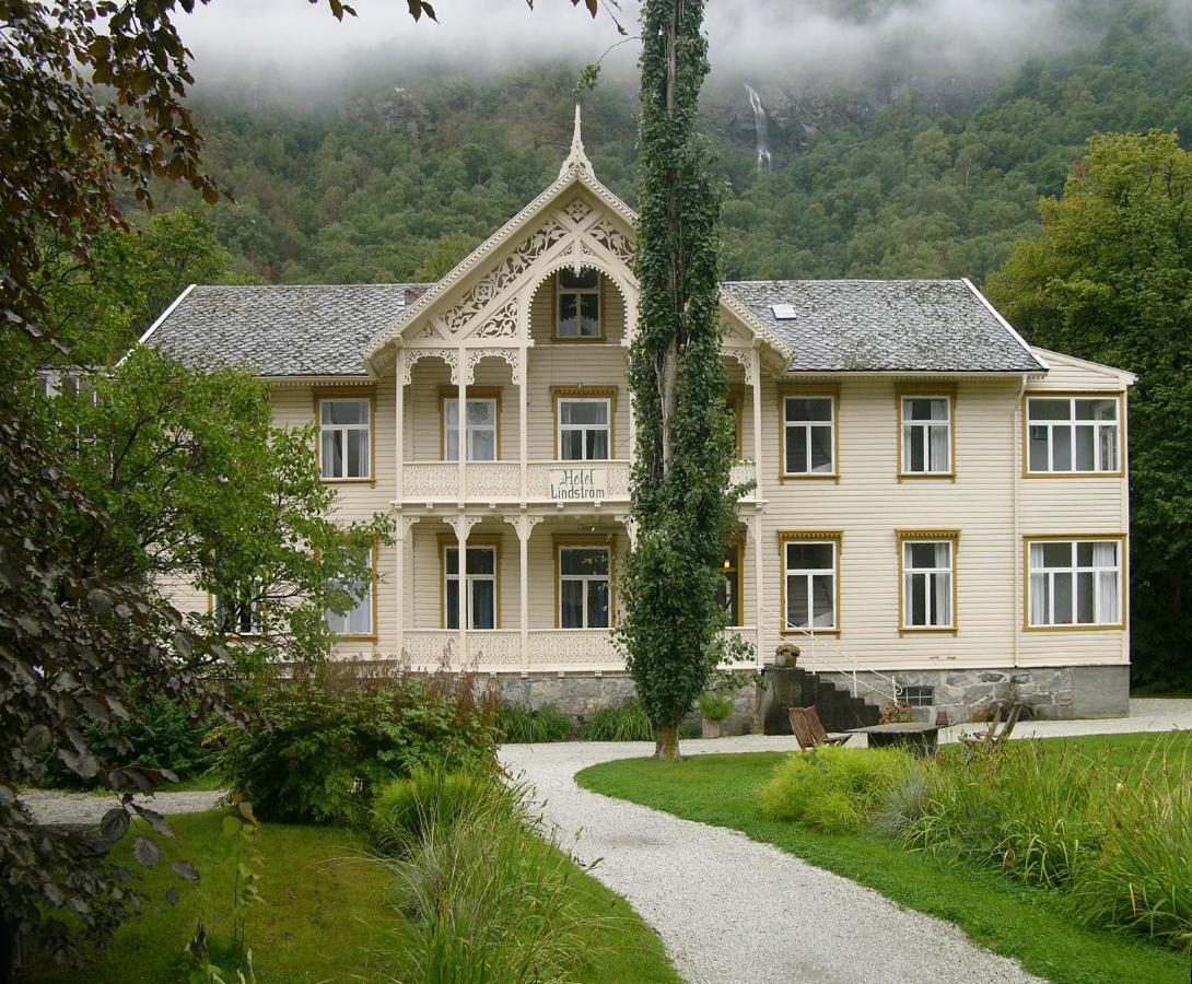 Lindstrom Hotel Lærdalsøyri Kültér fotó