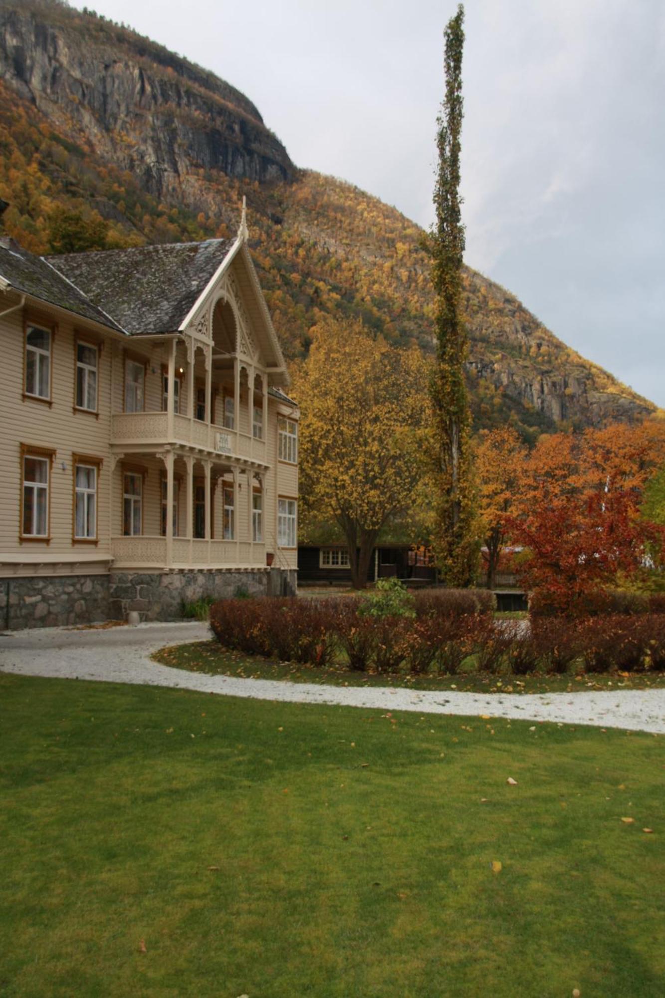 Lindstrom Hotel Lærdalsøyri Kültér fotó
