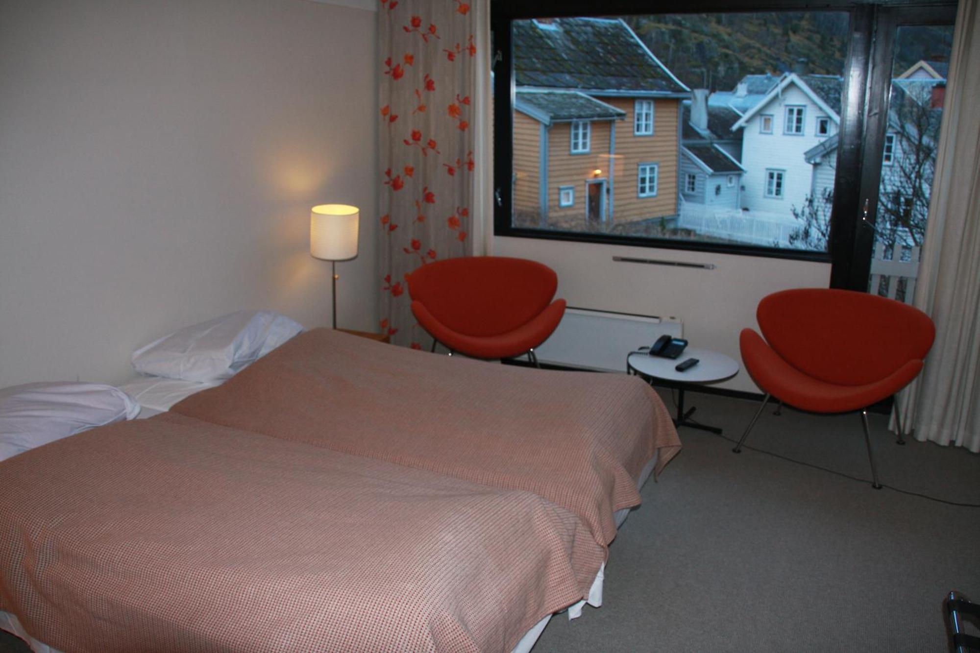 Lindstrom Hotel Lærdalsøyri Kültér fotó