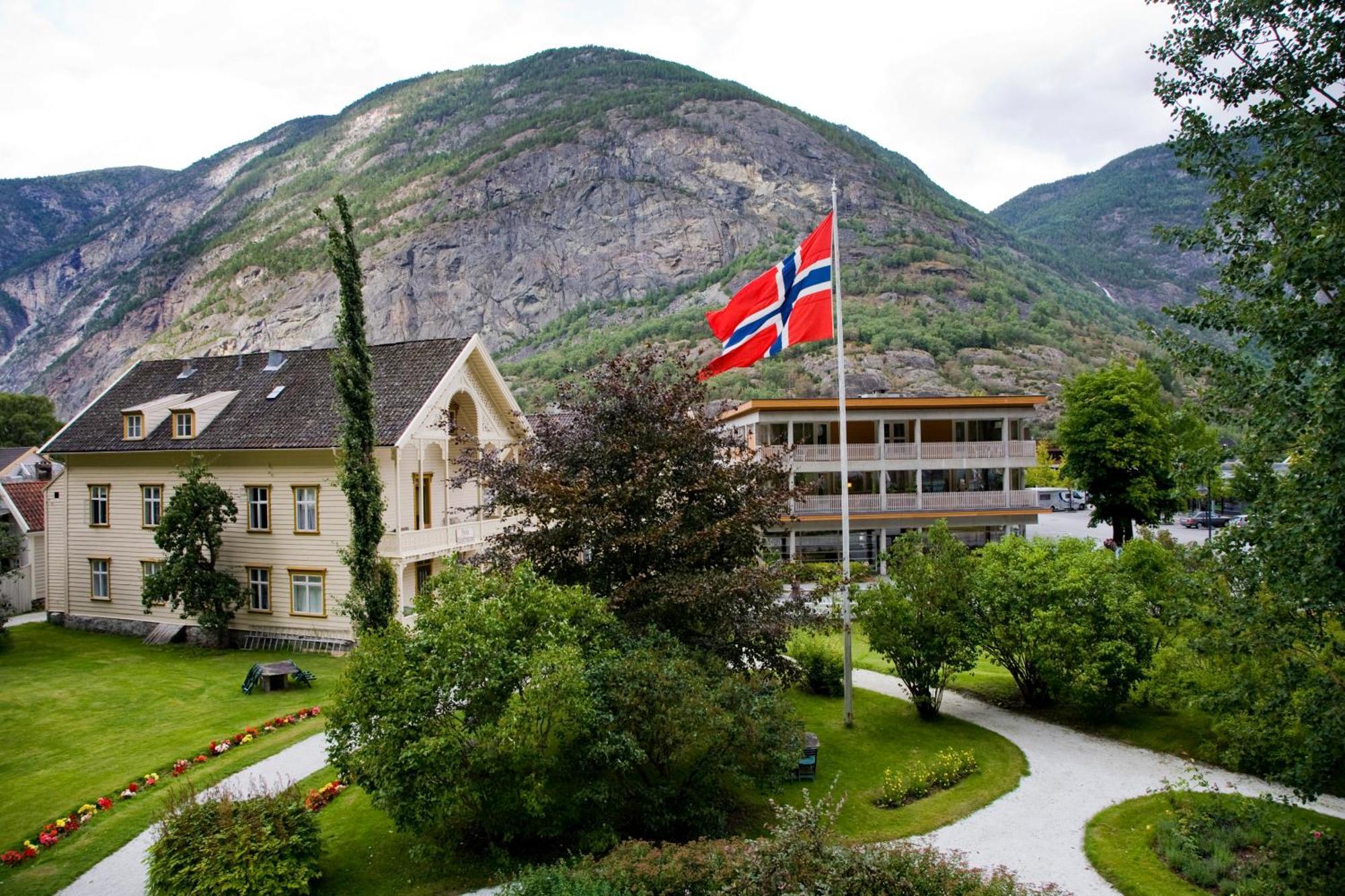 Lindstrom Hotel Lærdalsøyri Kültér fotó
